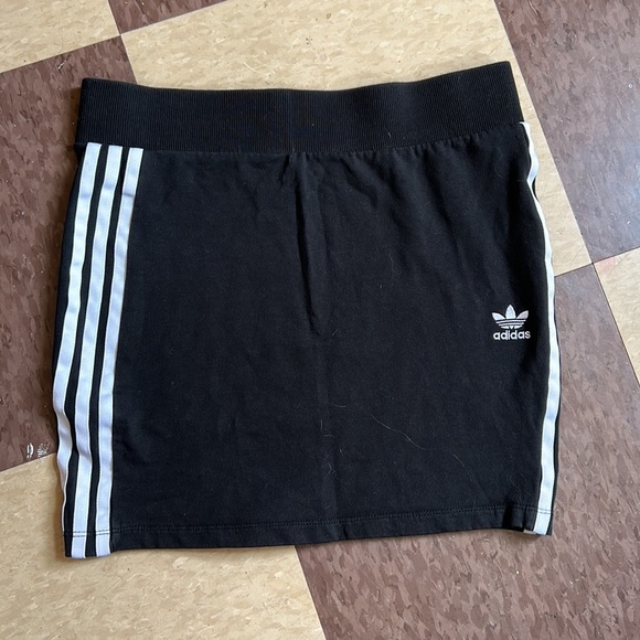 Adidas set. Orange top/ black bottom - Picture 2 of 3